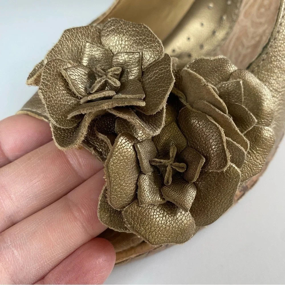 B.O.C. BORN CONCEPT Gold Wedge Sandals - Picture 5 of 14
